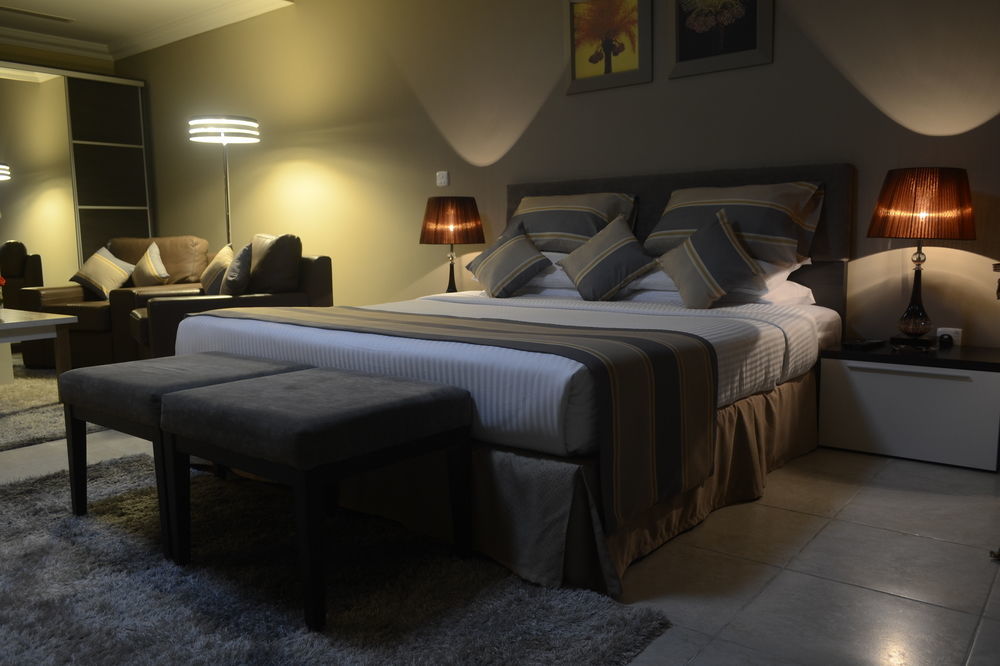 Magnum Hotel & Suites West Bay Doha Buitenkant foto